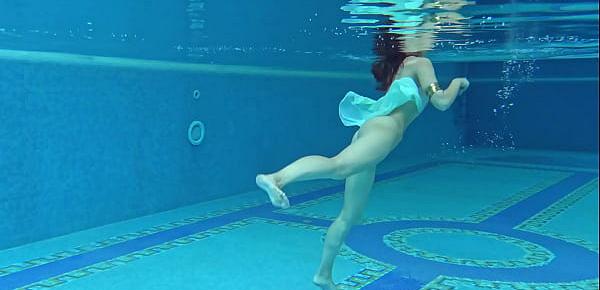 trendsSexiest petite teen Lizi Vogue swims naked in the pool